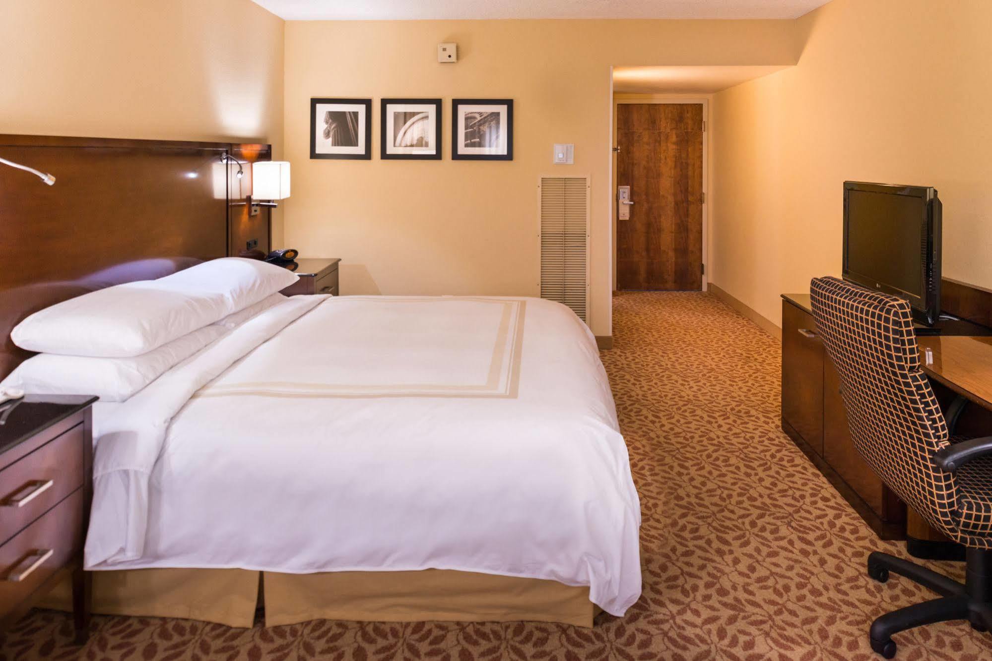 Marriott Melville Long Island Exterior photo