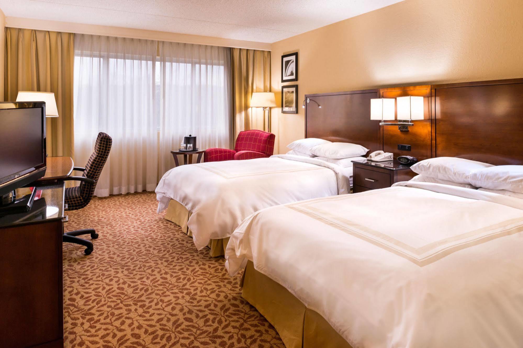 Marriott Melville Long Island Exterior photo
